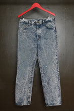Load image into Gallery viewer, Vintage Lee Acid Wash Jeans
